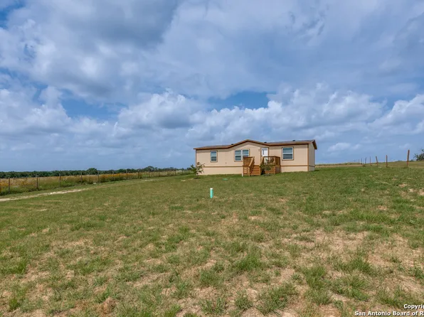 88 Sanctuary Ln, Von Ormy, TX 78073