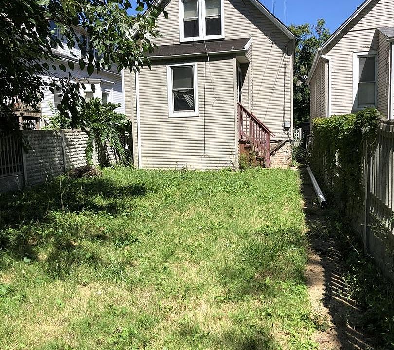 2nd image of 129 W 111th Pl