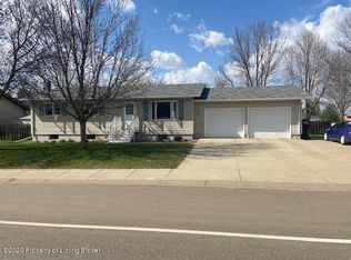 275 8th St SE, Dickinson, ND 58601