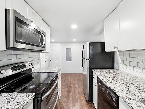 3rd image of 1519 Olympian Way SW #D