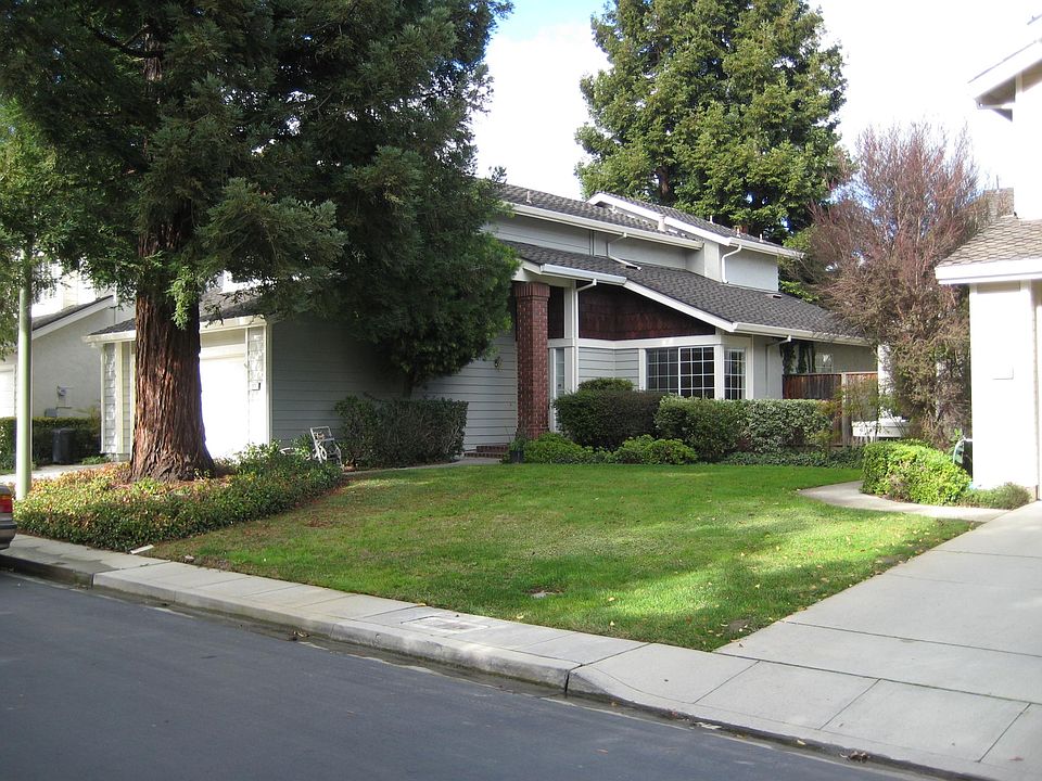1st image of 223 Sheffield Ln