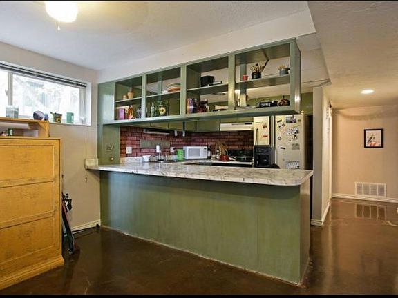 3rd image of 1863 S Foothill Dr