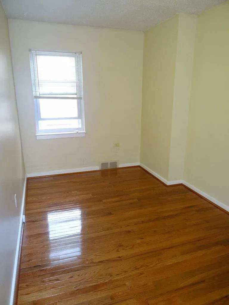 4 bed, 900 sqft, $3,200 — Photo 4