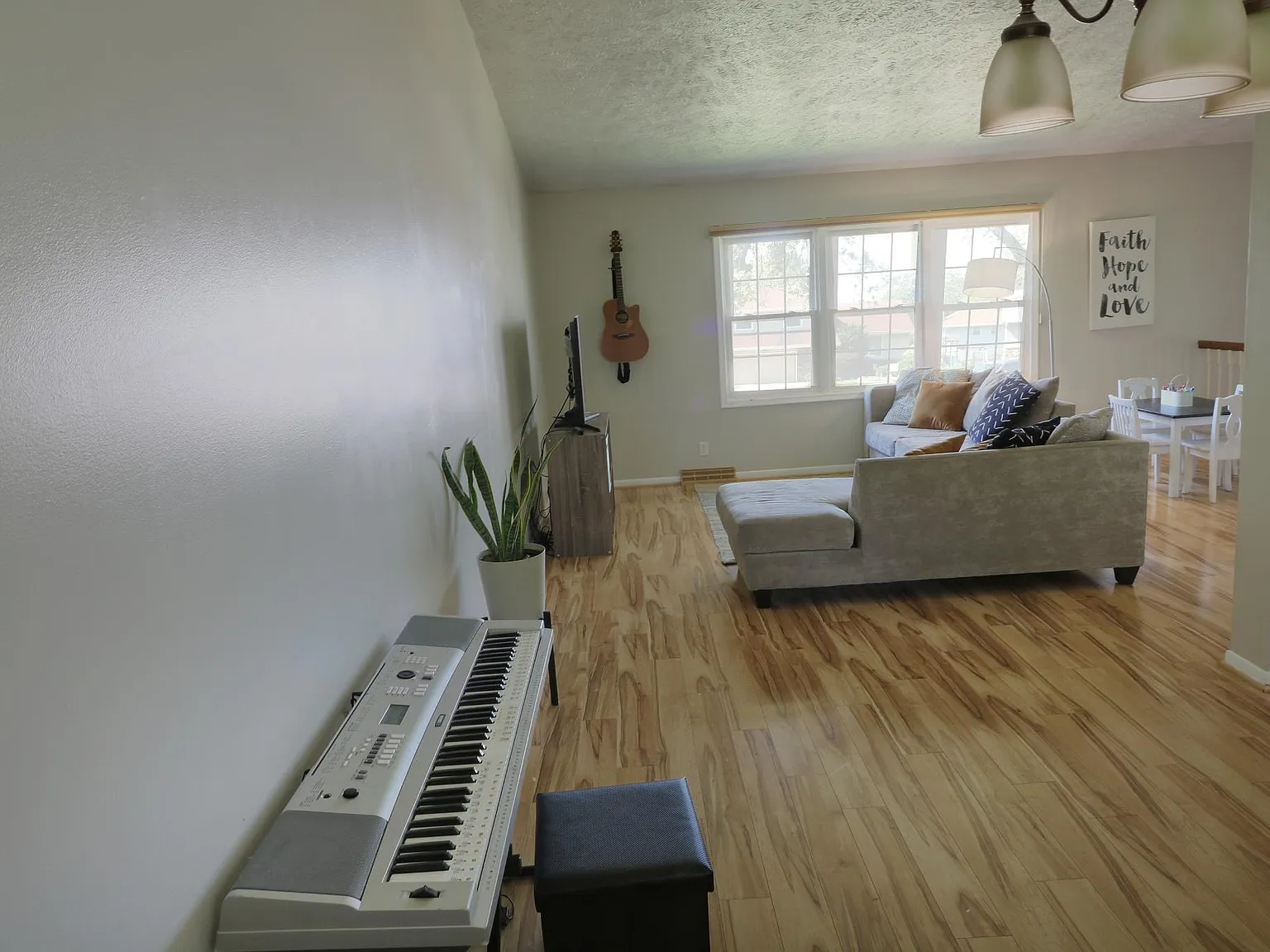 3 bed, 2.5 bath, 2105 sqft, $2,400 — Photo 3