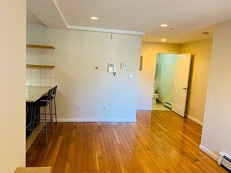 3rd image of 14485 Roosevelt Ave APT 1B