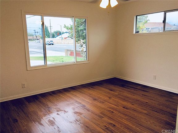 5th image of 9511 Robin Ave