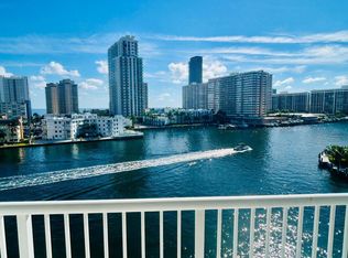 121 Golden Isles Dr APT 604, Hallandale, FL 33009