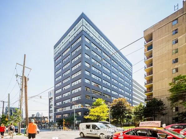 700 King St W, Toronto, ON