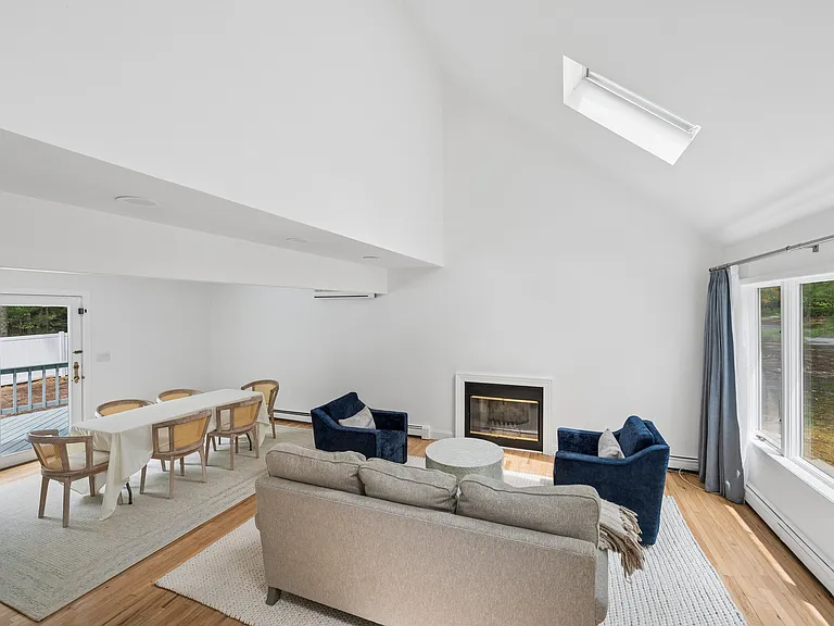 43 Montauk Ave — Photo 8