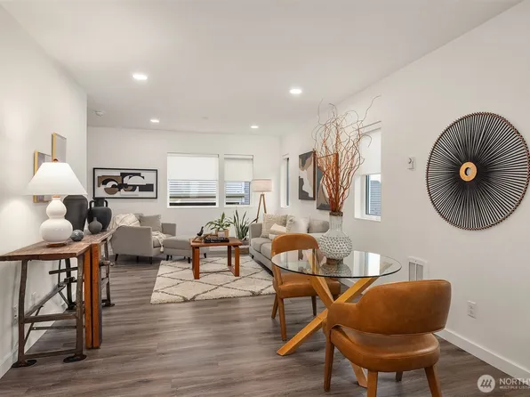 12526 15th Avenue NE #D, Seattle, WA 98125