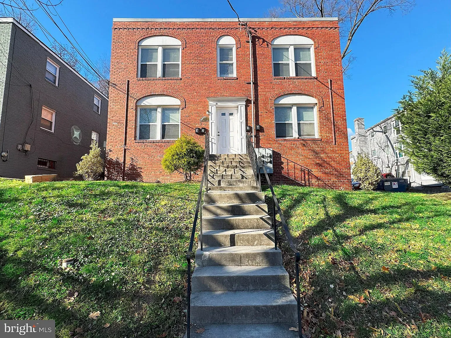 2 bed, 782 sqft, $1,999 — Photo 1