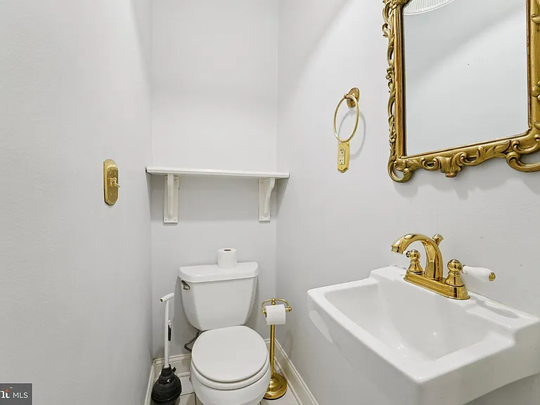 2206 E Baltimore St — Photo 16