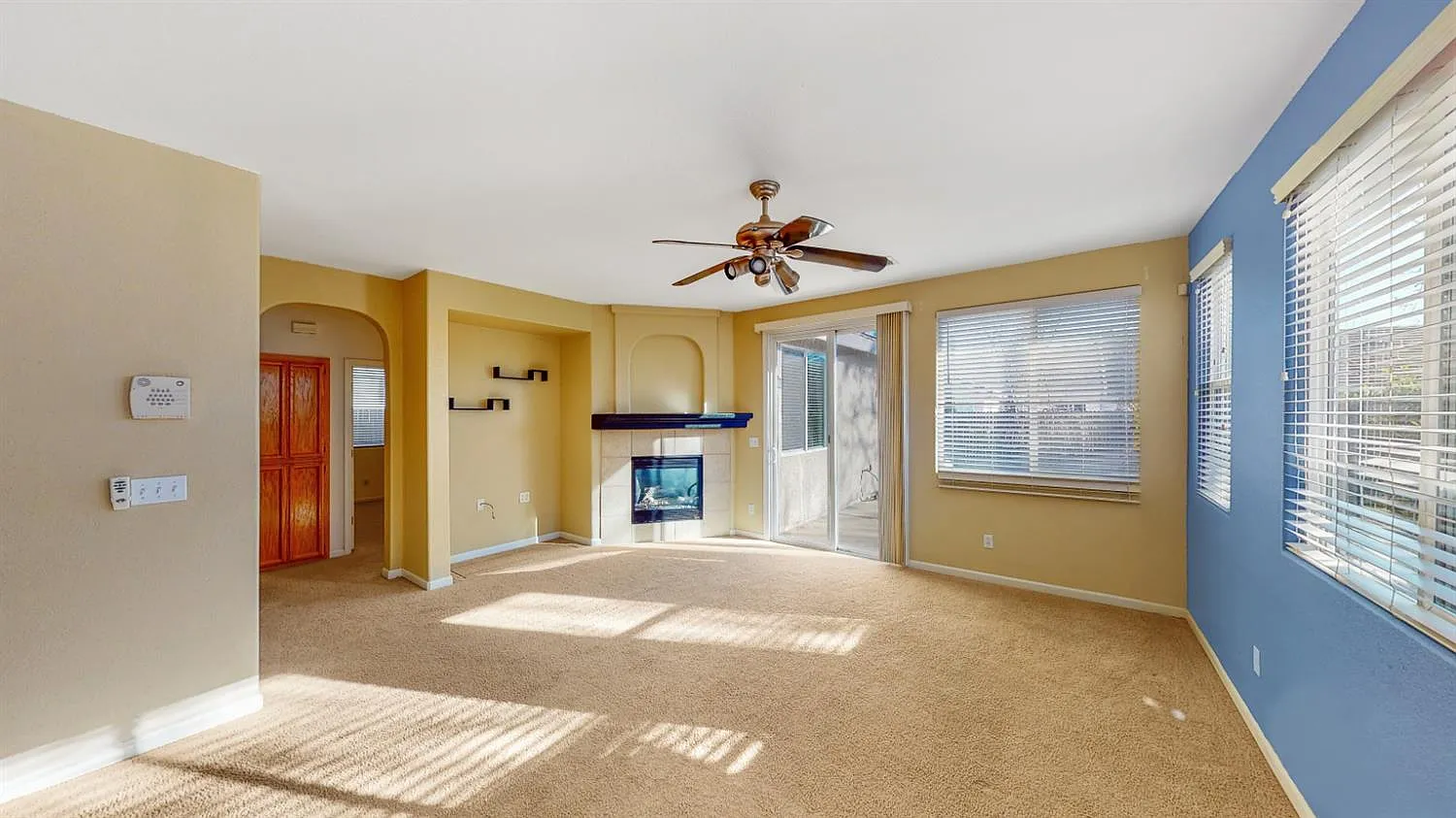 6033 Meeks Way photo 1