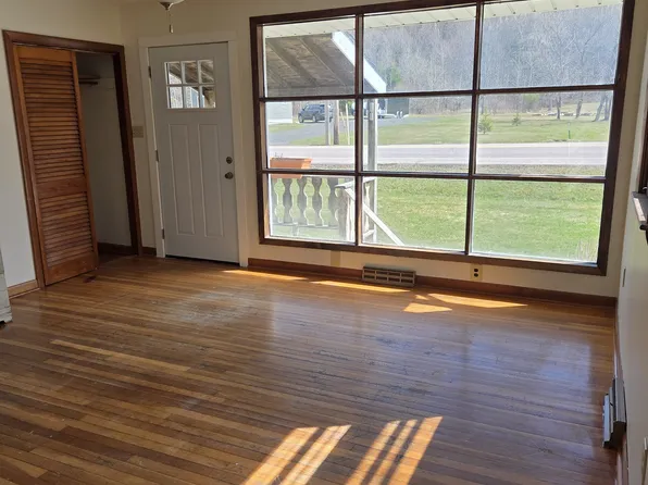 14 Brentwood Dr, Shelburne, VT 05482