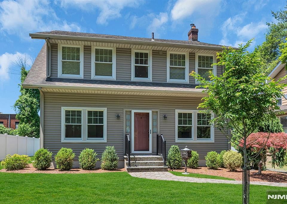 1st image of 122 Herbert Avenue