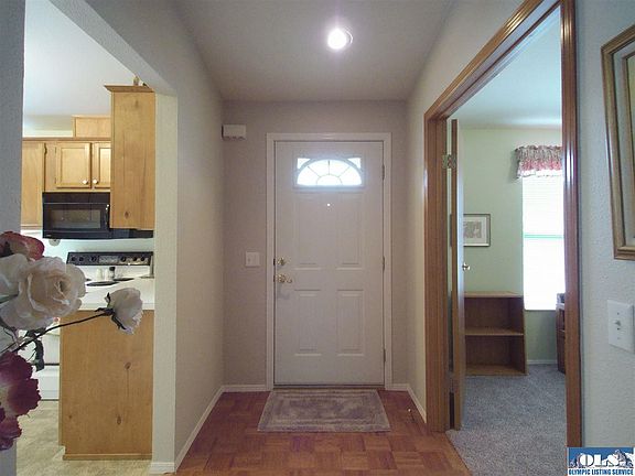 5th image of 401 Parkwood Blvd