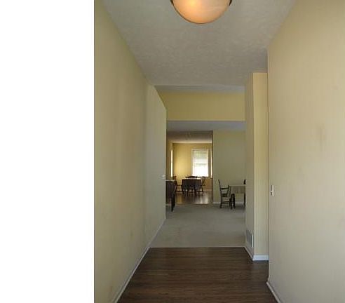 2nd image of 4217 Meadowcreek Ln