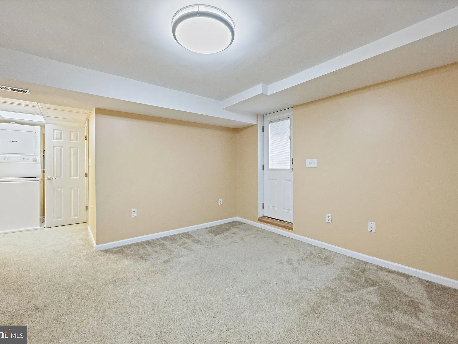 1 bed, 1.0 bath, 2329 sqft, $1,600 — Photo 4
