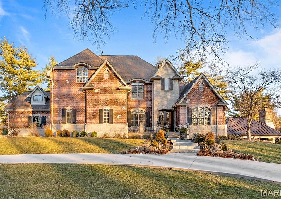 1st image of 24 Williamsburg Estates Dr