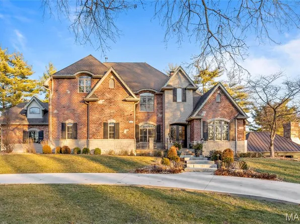 24 Williamsburg Estates Dr, Saint Louis, MO 63131