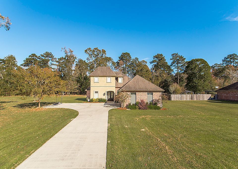 1st image of 21045 Oak Alley Dr