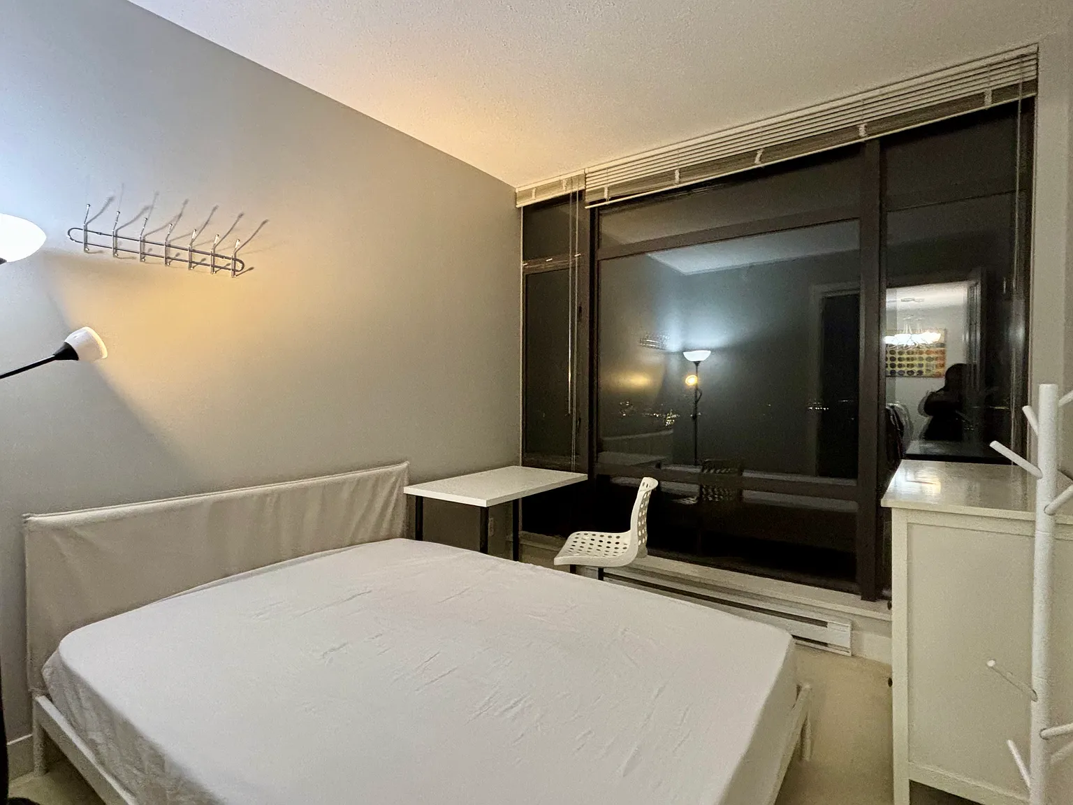 3 bed, 1190 sqft, $900 — Photo 3