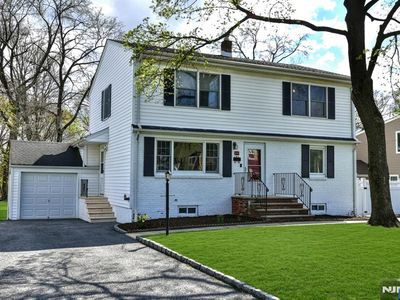 16 Wilson Ter, Waldwick, NJ, 07463