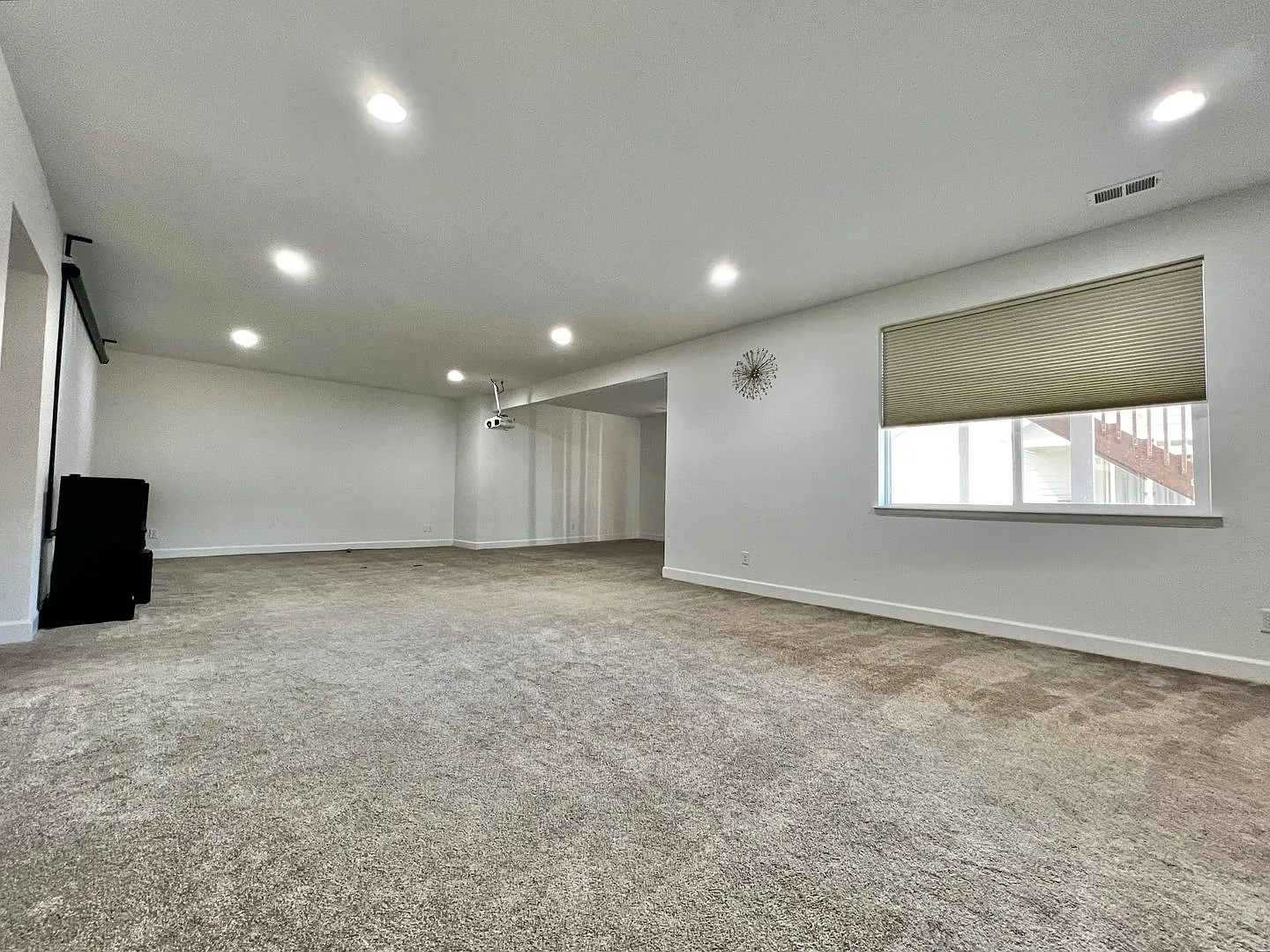 Gorgeous 6 Bed, 5 Bath House in West Windsor! — Photo 3