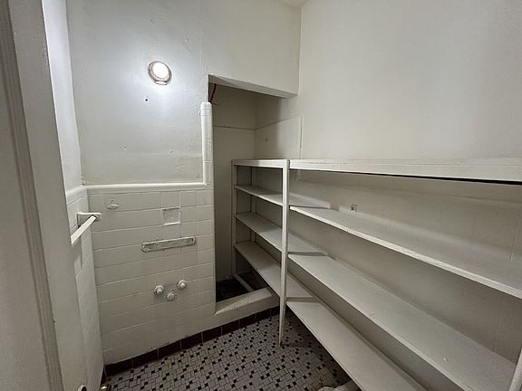 4th image of 415 W Cypress St #2