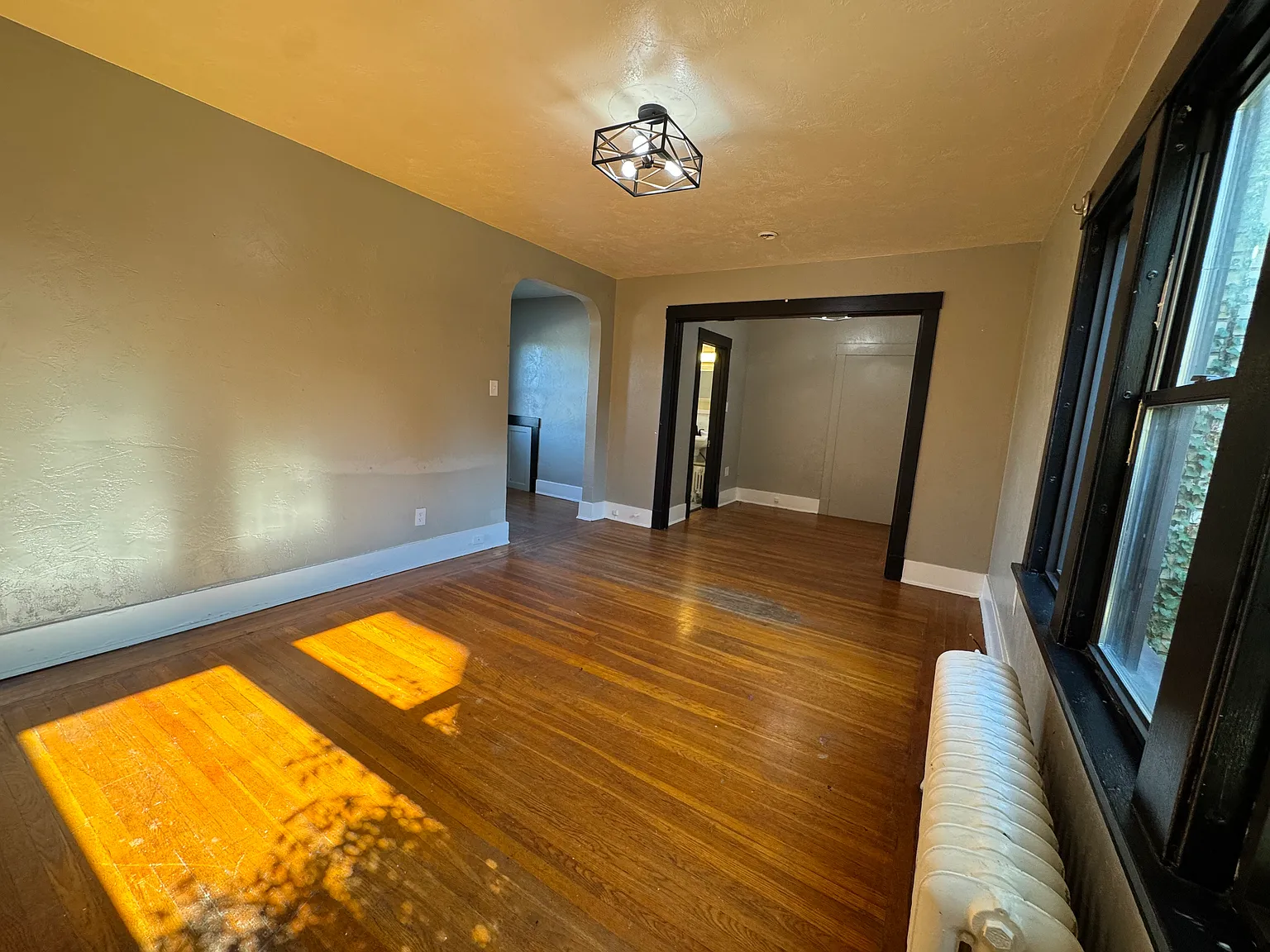 Broadway - 2812 - (Units E - H) — Photo 3