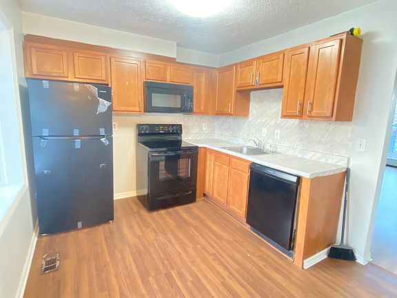 5th image of 8532 White Pine Dr