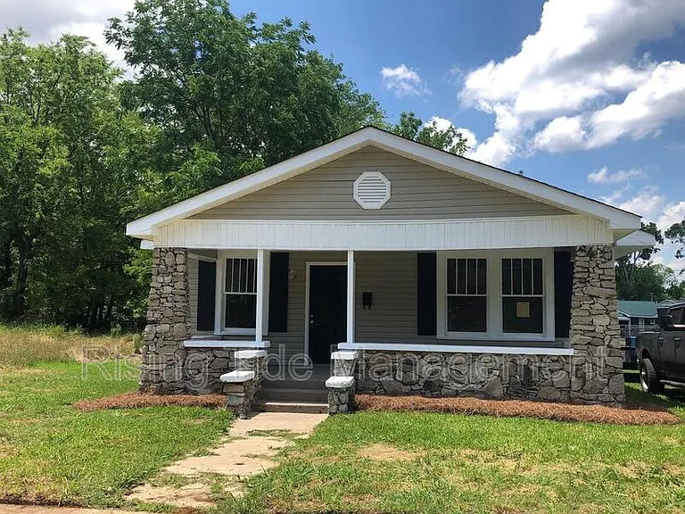 1236 Hanover St — Photo 1