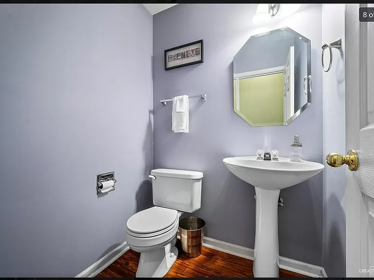1076 Parkhill Cir — Photo 4