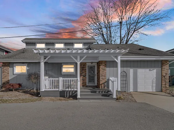 5 Elm Pl, La Porte, IN 46350