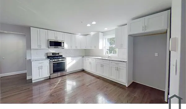 15 Leedsville St #2