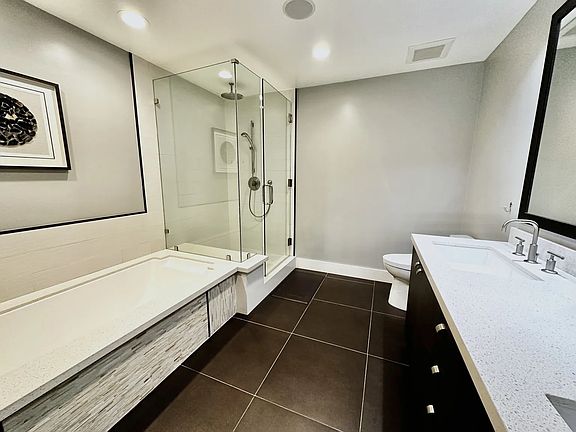 3rd image of 1304 S Roxbury Dr #G104