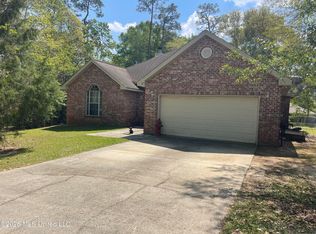 215 Ridgeview Dr, Carriere, MS 39426