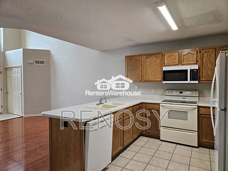 1400 S 52nd St #60 — Photo 5