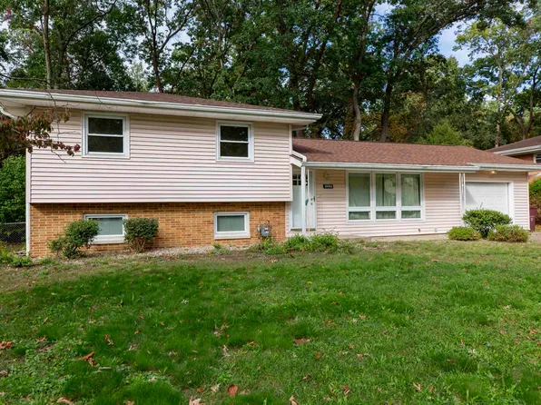 19341 Wedgewood Dr, South Bend, IN 46637