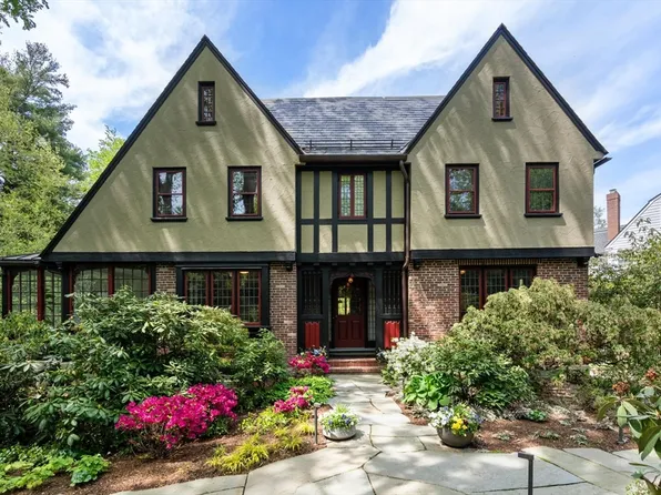 127 Woodland Rd, Brookline, MA 02467