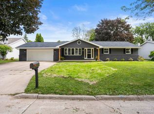 1106 N Hawthorne Dr, Appleton, WI 54915
