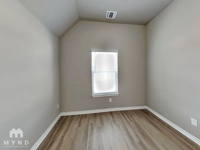 5401 Ashworth Ct — Photo 14