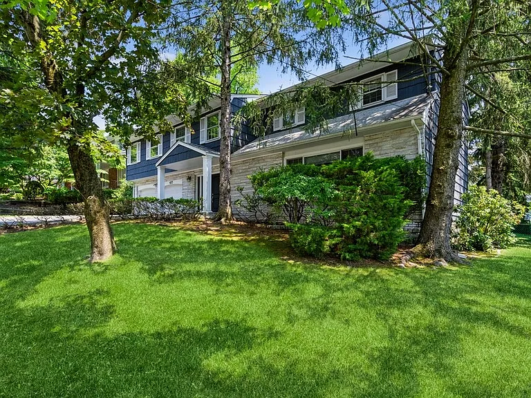 437 Summit St — Photo 22