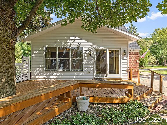 5th image of 513 Newberg Ave NW