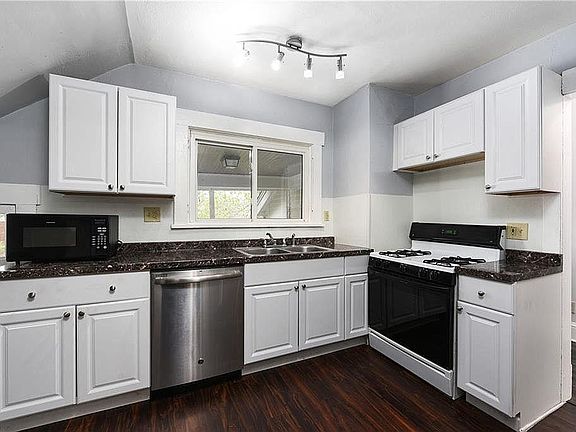2nd image of 17458 Woodford Ave #Up