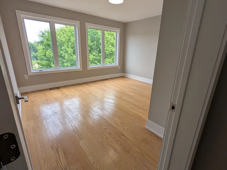 2099 Dufferin St #2 — Photo 4