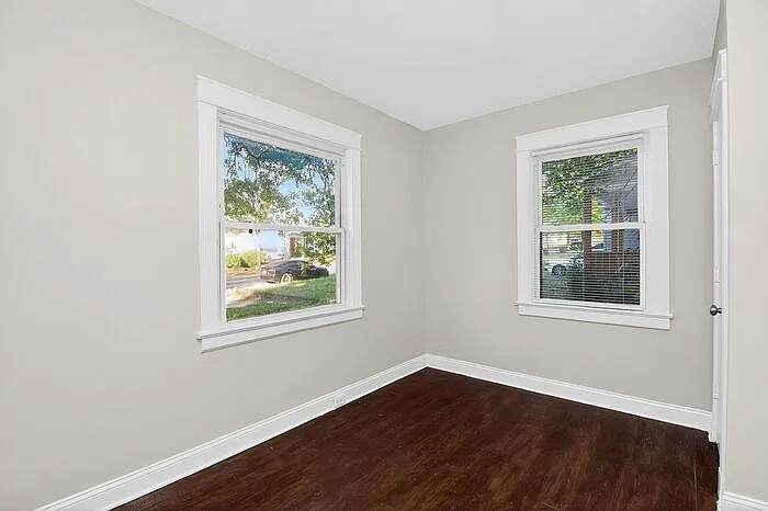 420 Plymouth Ave — Photo 8