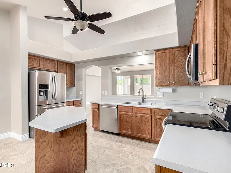 359 E Horseshoe Ave — Photo 13