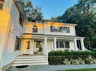 86 Krispin Ln, East Setauket, NY 11733