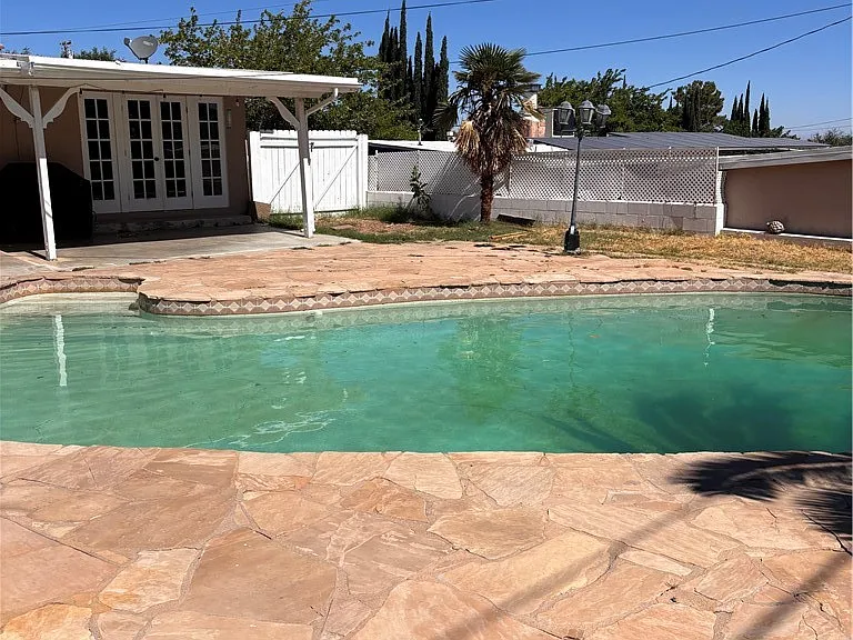 38650 Yucca Tree St — Photo 16